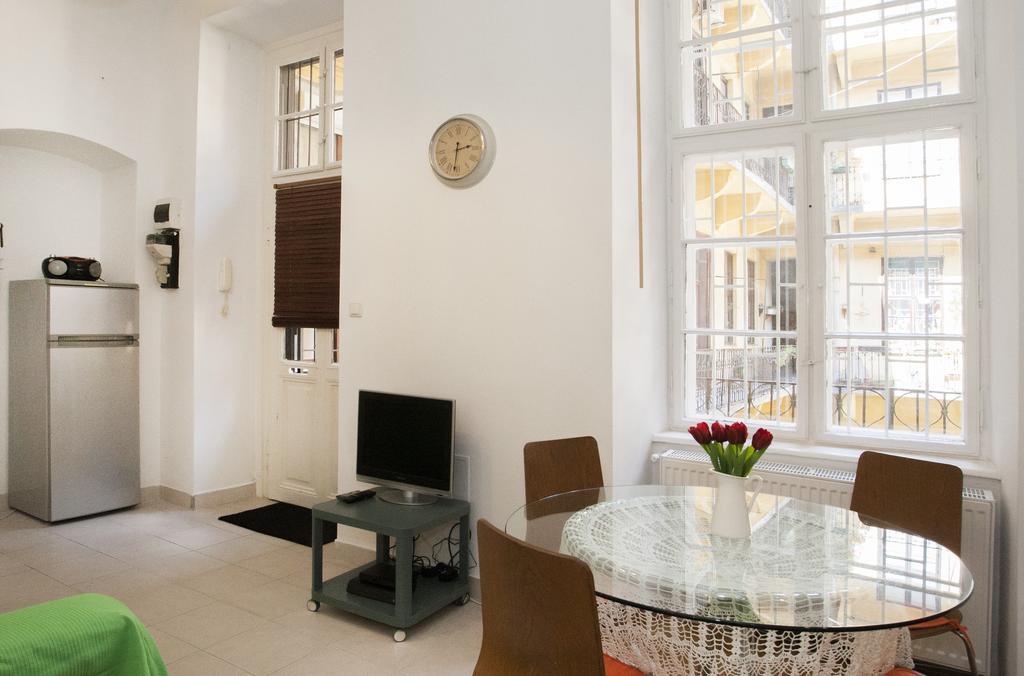 Appartement Carolyn Apartman In The Old City à Budapest Extérieur photo